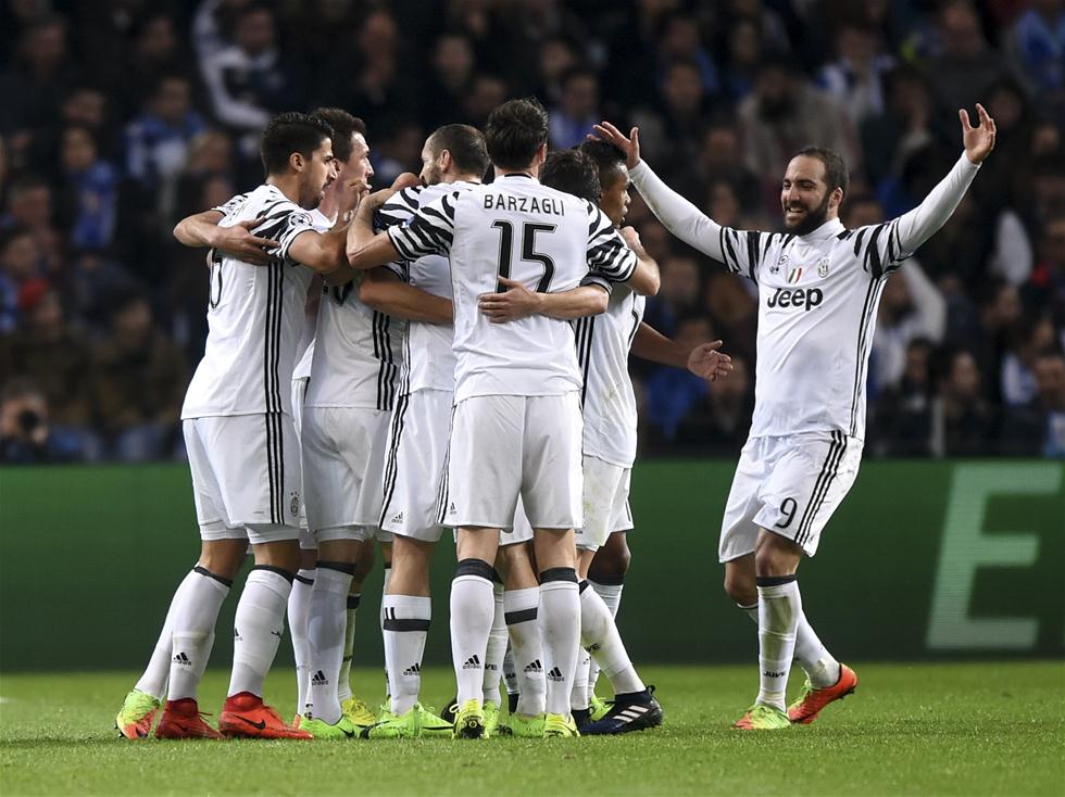 篮球篮网主力球员赛后受媒体采访