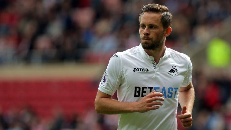 足球欧冠淘汰赛门票秒罄，黄牛翻倍叫价（欧冠淘汰赛门票瞬间售罄，黄牛加价翻倍）