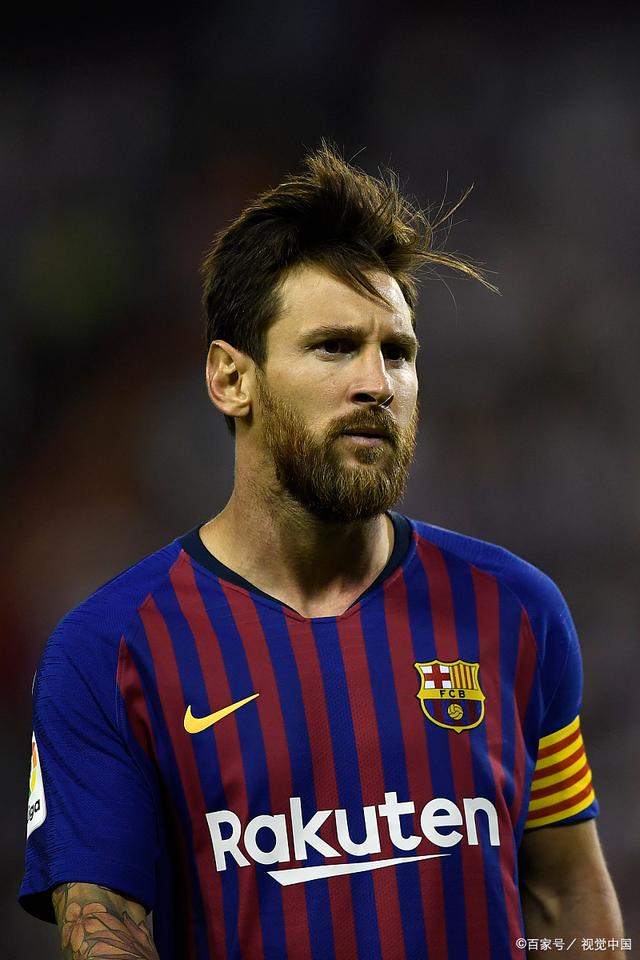 教练公开怒喷裁判，记者会炸裂