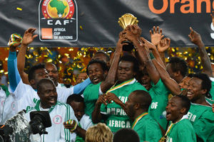 吉诺比利：马刺的表现太精彩了，熬夜11点也值了