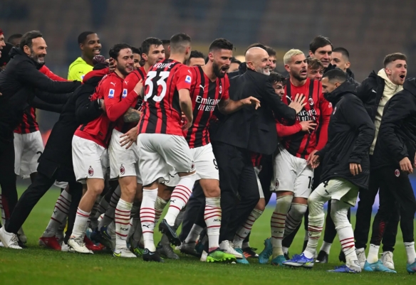 两张合影，一张和老乡一张和金靴。赛前法比奥说这场...