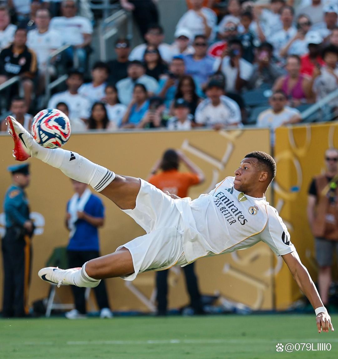 重返欧洲！官方：41岁巴西中卫蒂亚戈·席尔瓦自由身加盟波尔图（官方宣布：41岁巴西中卫蒂亚戈·席尔瓦以自由身签约波尔图，重返欧洲赛场）