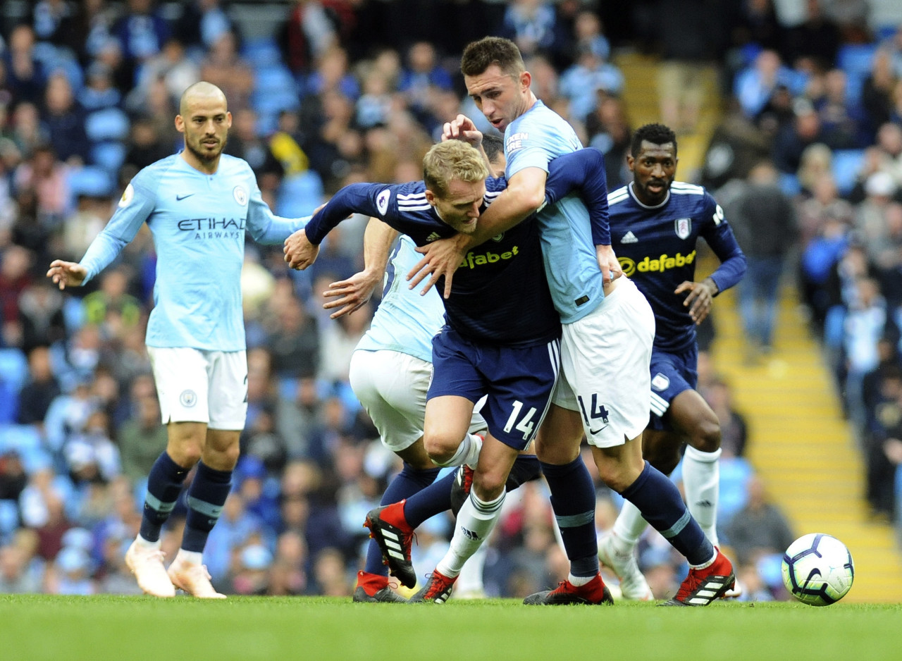 内维斯国家队和俱乐部近17场攻入11球，生涯此前146场仅进9球